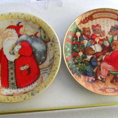 2 Older Decorative Christmas Plates