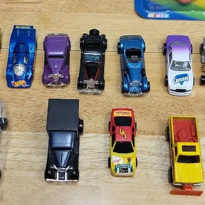 29 Collectable Car Lot