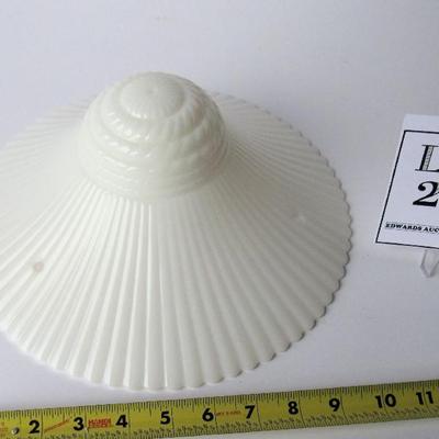 Lot 206: Vintage Monax Petal Lamp Shade