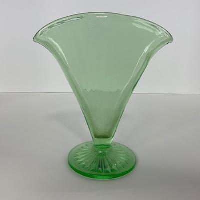 -109- URANIUM | Glass Ribbed Fan Shaped Vase