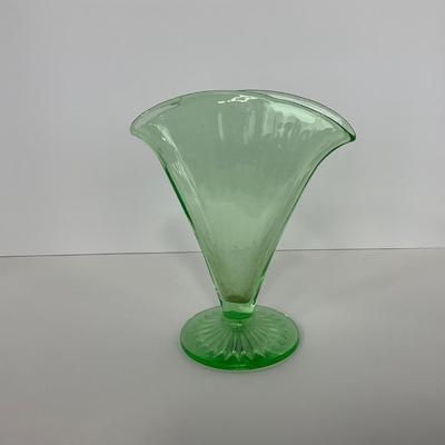 -109- URANIUM | Glass Ribbed Fan Shaped Vase