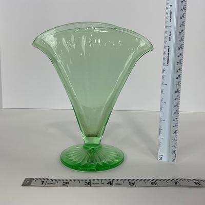 -109- URANIUM | Glass Ribbed Fan Shaped Vase