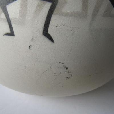 Artist Signed Navajo Vase, Looks Like Ronda Anito, Nice Figural Pattern