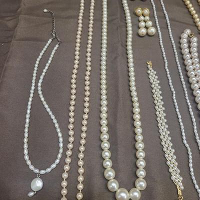 Pearl Jewelry Lot
