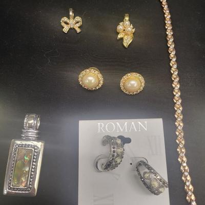 Roman/Trifari Jewlry Lot