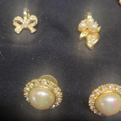 Roman/Trifari Jewlry Lot
