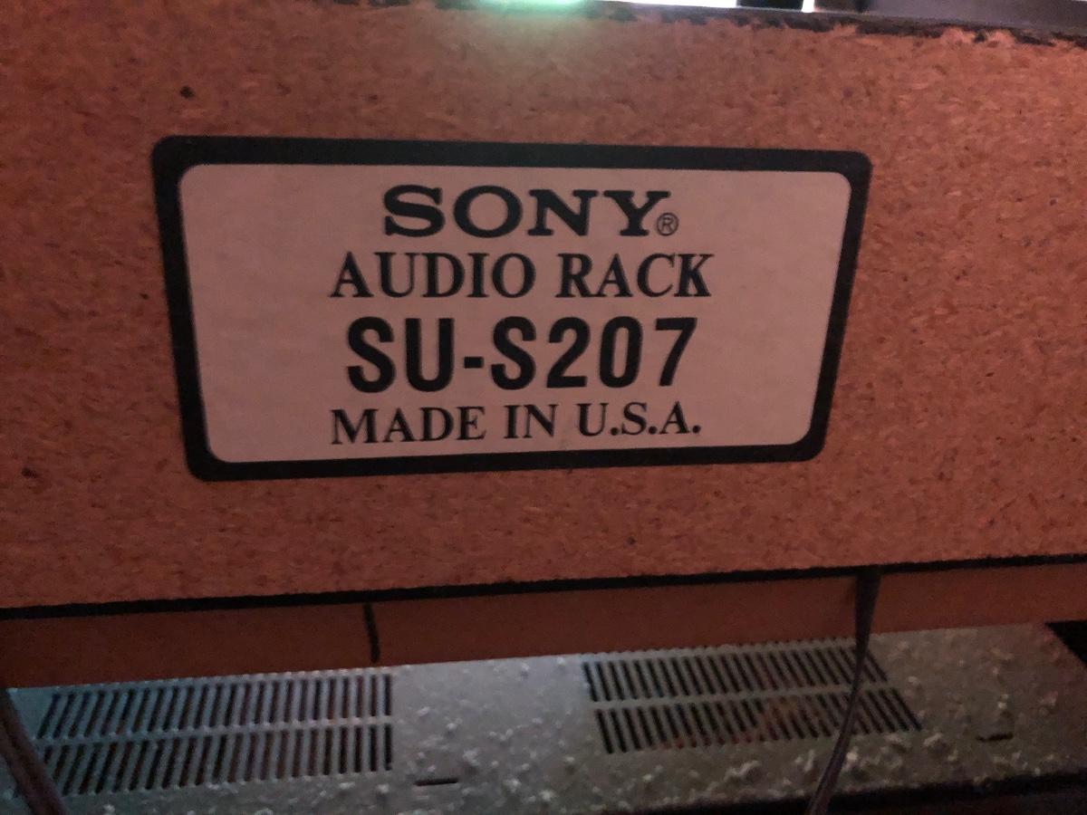 LOT 83M: Sony Audio Rack SU-S207 & Speakers SS-U407 LOT 83M: Sony Audio Rack SU-S207 & Speakers SS-U407