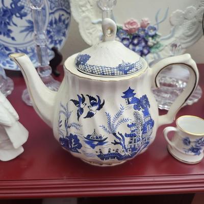 16 Piece China Lot