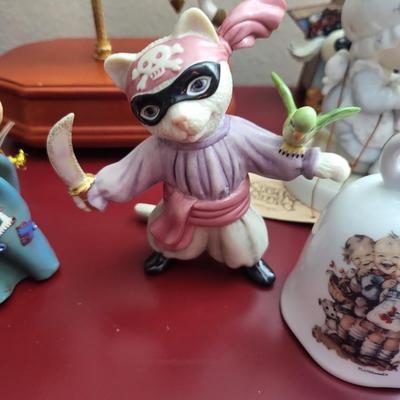32 Collectable Lot