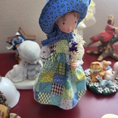 32 Collectable Lot