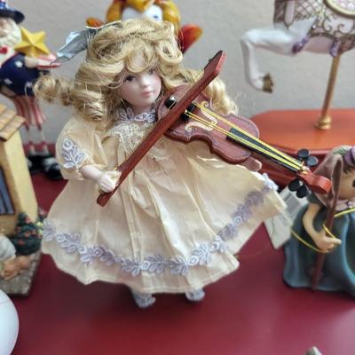 32 Collectable Lot