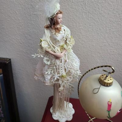 32 Collectable Lot