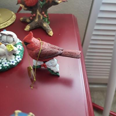 32 Collectable Lot