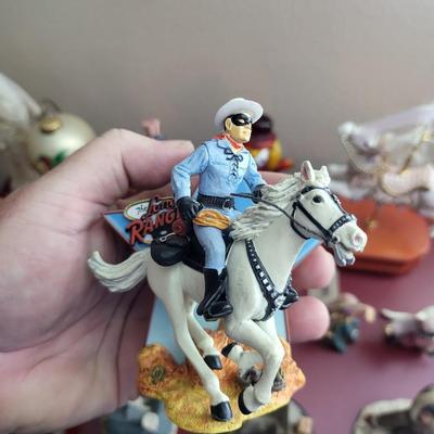 32 Collectable Lot