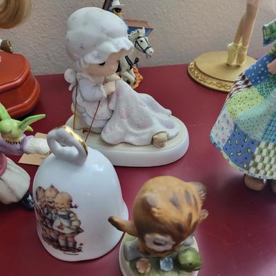 32 Collectable Lot