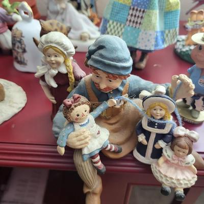 32 Collectable Lot