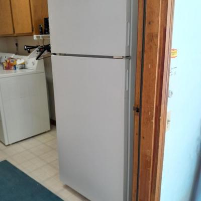 Frigidaire White Consolidated Ind. Refrigerator / Freezer