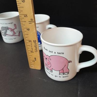 Vintage House of Lloyd Set of four humorous animal themed weight loss mugs