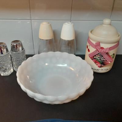 Anchor Hocking Bubble glass Milk glass bowl, placemats, salt & pepper shakers and other Kitchen items
