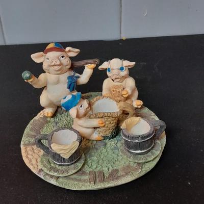 Pig Collectibles and Three pig Refrigerator magnets