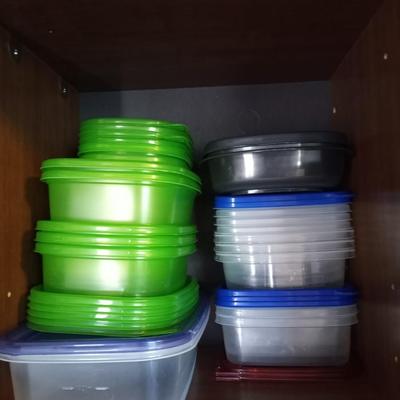 NICE VARIETY OF CONTAINERS WITH LIDS