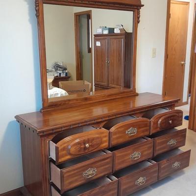 9 drawer Twin Oak Furniture Dresser with Mirror