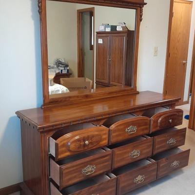 9 drawer Twin Oak Furniture Dresser with Mirror