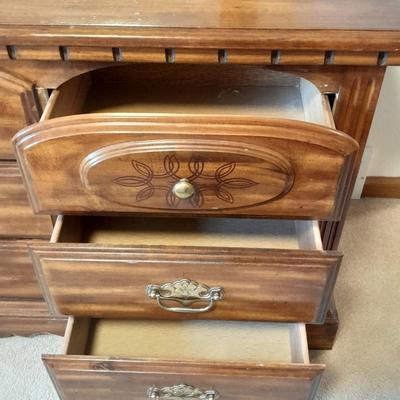 9 drawer Twin Oak Furniture Dresser with Mirror