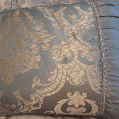 JC Penny's King-sized reversable Comforter with pillows and Bed skirt 7 pieces