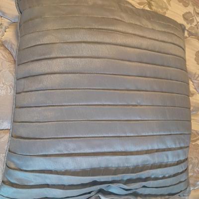 JC Penny's King-sized reversable Comforter with pillows and Bed skirt 7 pieces