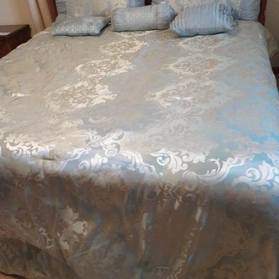 JC Penny's King-sized reversable Comforter with pillows and Bed skirt 7 pieces