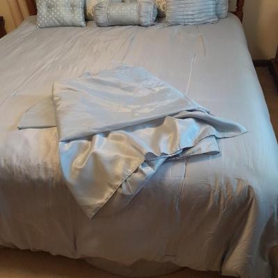 JC Penny's King-sized reversable Comforter with pillows and Bed skirt 7 pieces