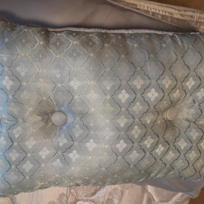 JC Penny's King-sized reversable Comforter with pillows and Bed skirt 7 pieces
