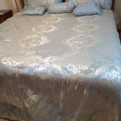 JC Penny's King-sized reversable Comforter with pillows and Bed skirt 7 pieces