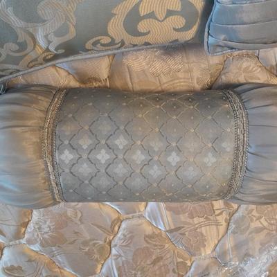 JC Penny's King-sized reversable Comforter with pillows and Bed skirt 7 pieces
