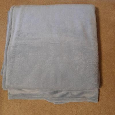 WestPoint Home Polyester Sofy King sized blue blanket and soft purple throw blanket