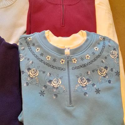 Women's long-sleeved tops / sweaters with zipper front XL and L