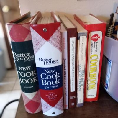 COOKBOOKS AND COOKING PAPHLETS