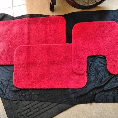 Three-piece Red bathroom rugs with white towels