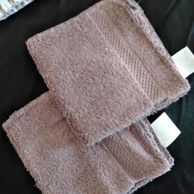 JC Penny Elegant and New Traditions Towels with toothbrush holder and Bathroom cups