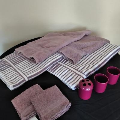 JC Penny Elegant and New Traditions Towels with toothbrush holder and Bathroom cups