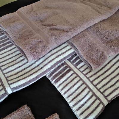 JC Penny Elegant and New Traditions Towels with toothbrush holder and Bathroom cups