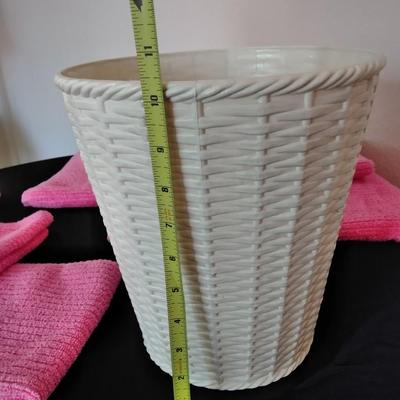 Dri Soft towels bathroom, waste can and sweetpea candle