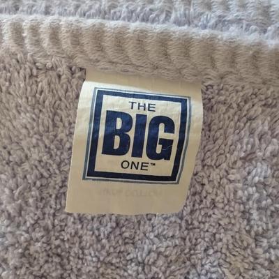 Bath rug with bath towels, hand towels and washcloths