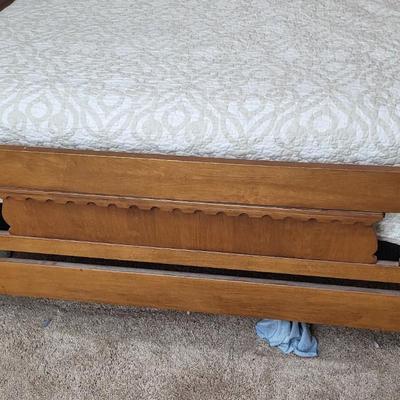 Queen Bed minus Mattresses