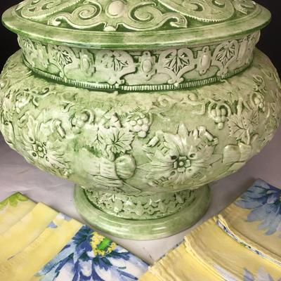 552 Vintage Ceramic Tureen