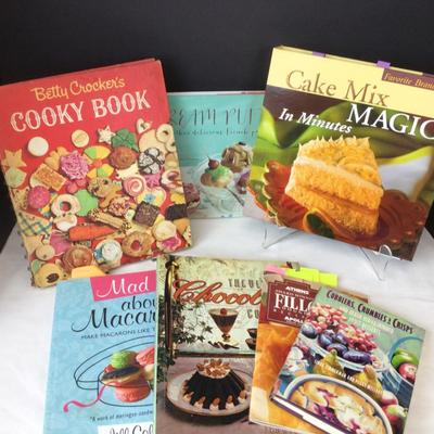 553 Baking Cookbook with Betty Crocker