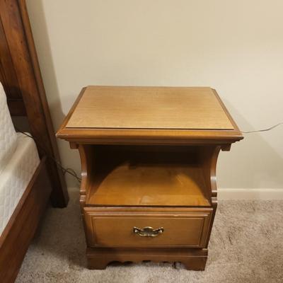 Wood End Table with Radio and Lamp