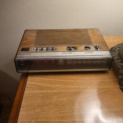 Wood End Table with Radio and Lamp