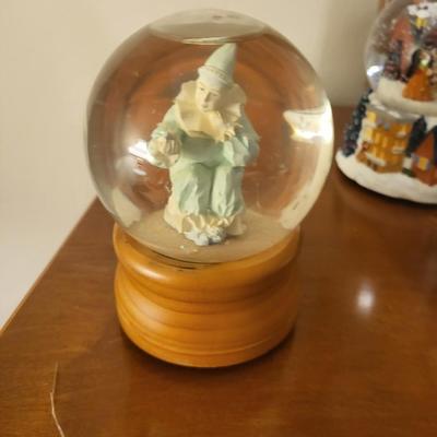 4 Musical Water Globes